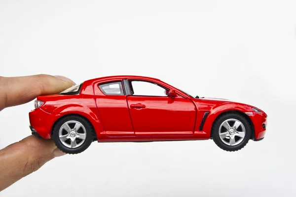 Модель автомобільної іграшки в пальцях — стокове фото