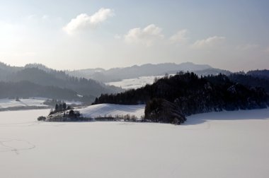 donmuş göl üzerinde kış görünümü