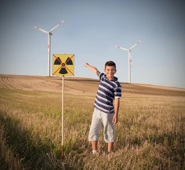 Enfant contre l'énergie nucléaire. Photo De Stock