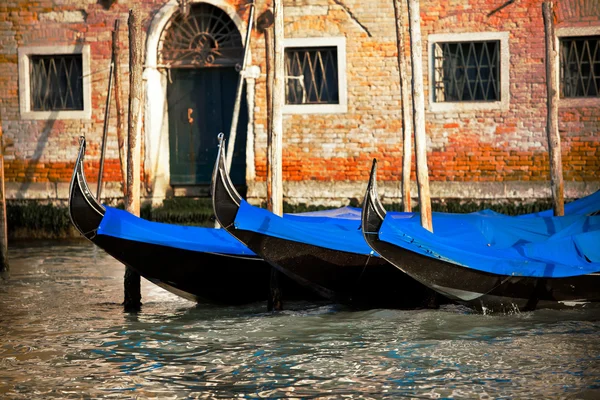Venedik 'te Gondollar, İtalya — Stok fotoğraf