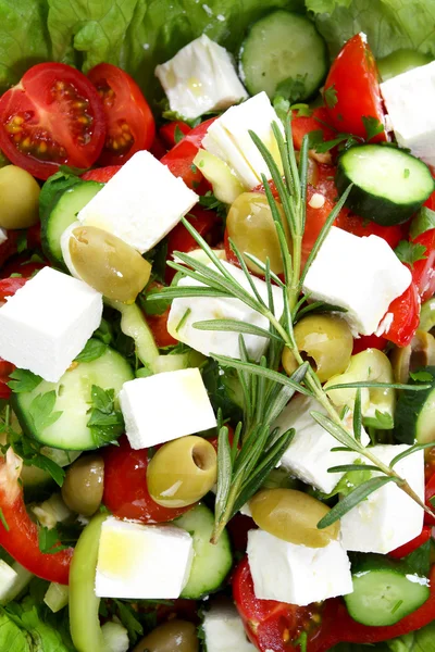 Frischer mediterraner Salat — Stockfoto