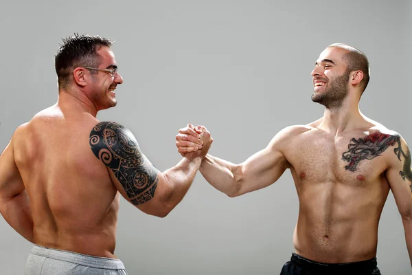 Two musculine happy guys making an agreement — Stock Photo, Image