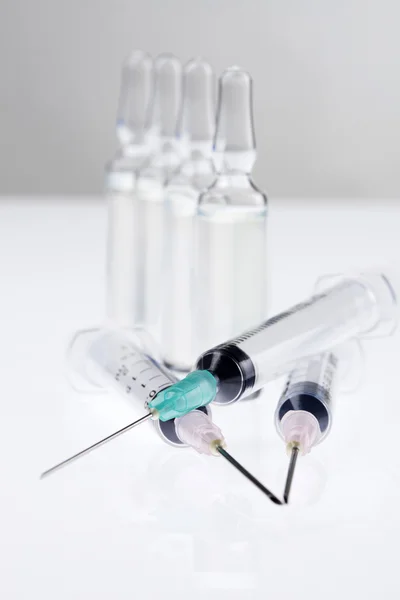 Injekční stříkačky a lahvičky 3 — Stock fotografie