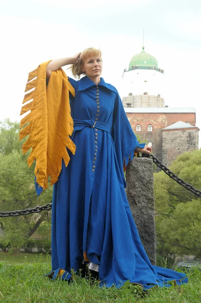 Жінка в середньовічному костюмі — стокове фото