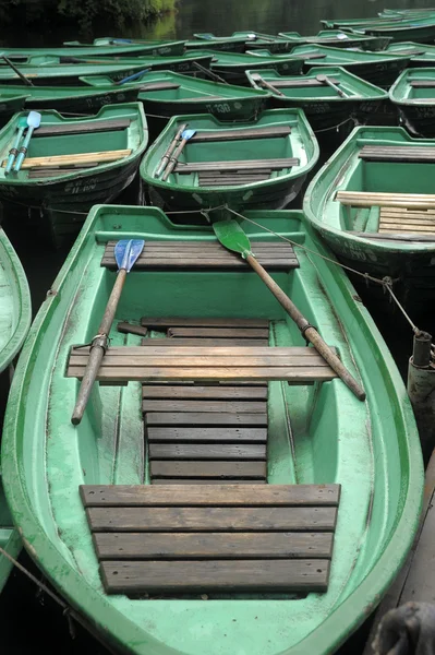 Un montón de barco verde — Foto de Stock