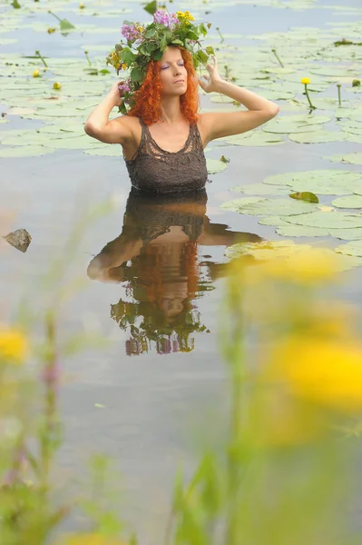 Sirena en el agua — Foto de Stock