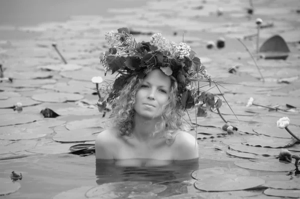 Sjöjungfru i vattnet — Stockfoto
