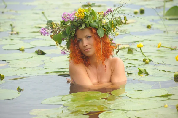 Sirena en el agua —  Fotos de Stock