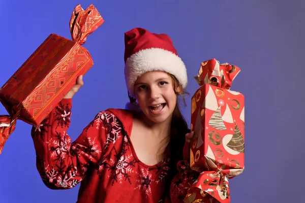 Дівчина щасливі новорічні подарунки — стокове фото