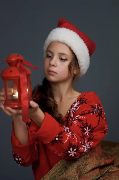 Flicka med jul lykta — Stockfoto