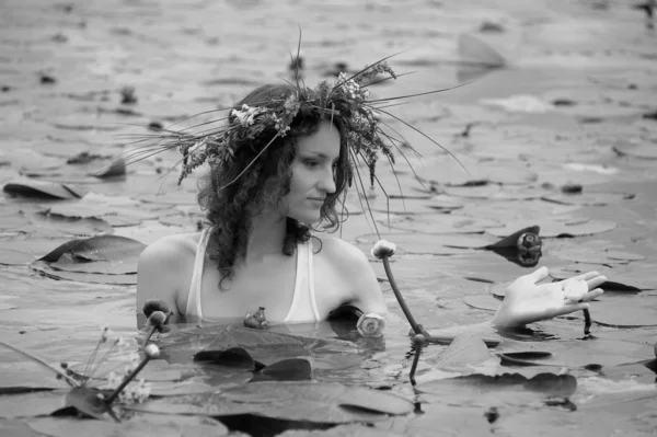 Mořská panna ve vodě — Stock fotografie