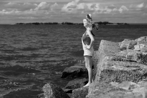 Chica marinera pelirroja —  Fotos de Stock