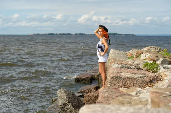 Chica marinera pelirroja — Foto de Stock
