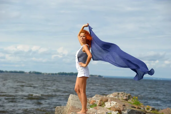 Червоне волосся дівчина моряка — стокове фото
