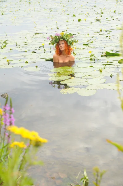 Meerjungfrau im Wasser — Stockfoto