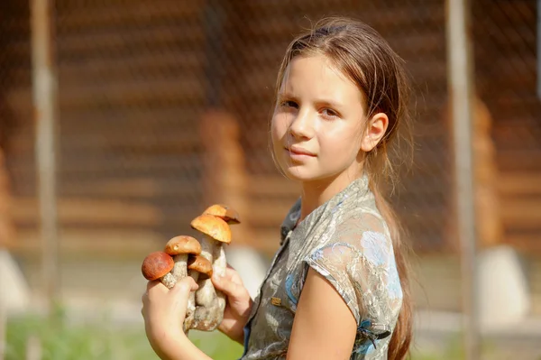 Portrait of a girl with a mushrooms — Stock Photo, Image