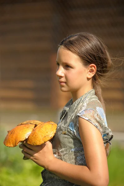 Bir mantar ile bir kız portresi — Stok fotoğraf