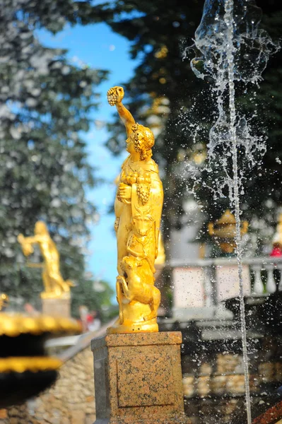 Ensemble of Grand Cascade in Petrodvorets — Stock Photo, Image