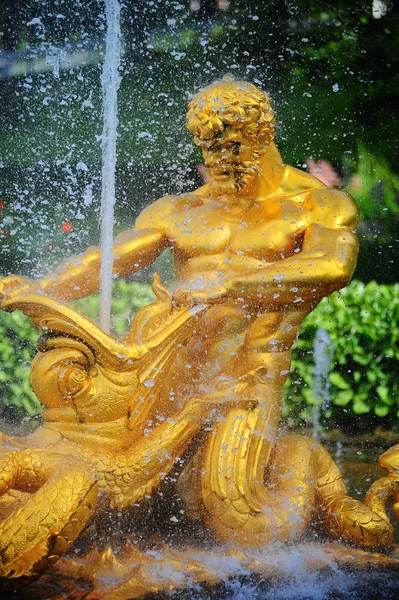 海神喷泉，彼得夏宫 — 图库照片