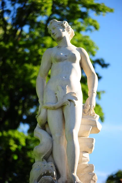彼得夏宫。较低的公园。雕塑的金星。俄罗斯 — 图库照片