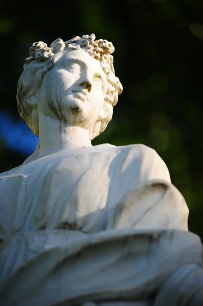 Standbeeld in peterhof, st.petersburg — Stockfoto