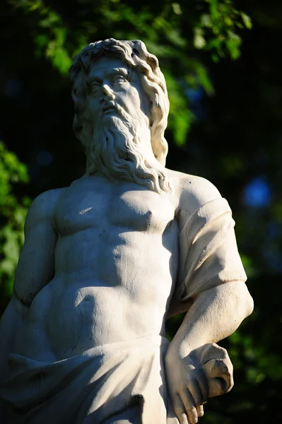 Статуя в Петергофе — стоковое фото
