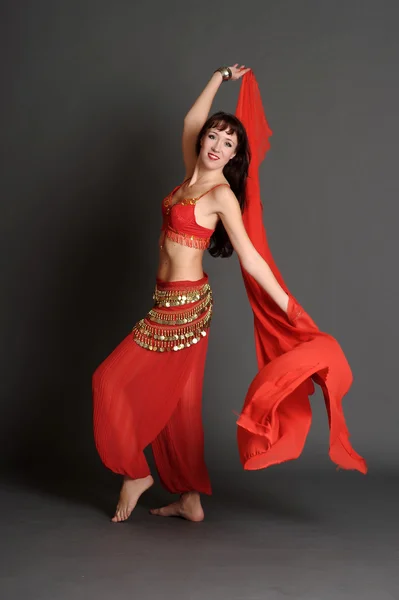 A mulher em um terno do dançarino do Leste — Fotografia de Stock