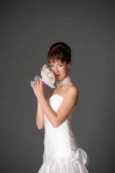 Невеста с букетом — стоковое фото
