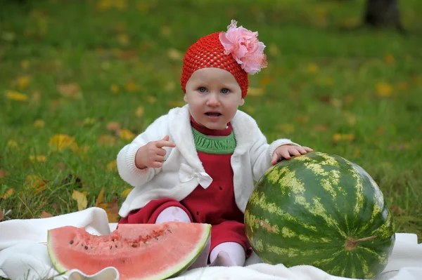 The little girl with a water-melon — Stock Photo, Image