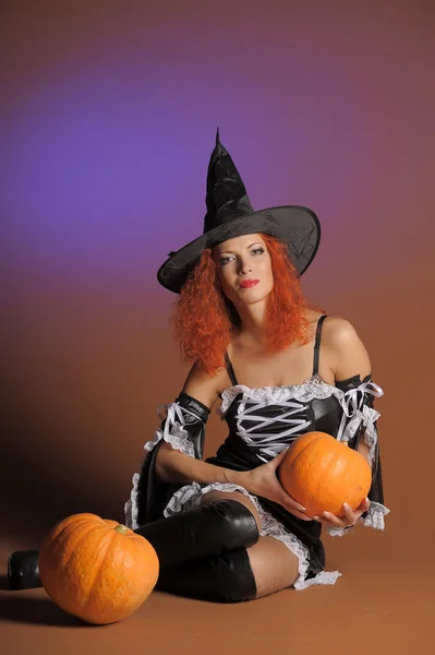 Güzel kızıl saçlı cadı — Stok fotoğraf
