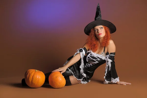 Güzel kızıl saçlı cadı — Stok fotoğraf