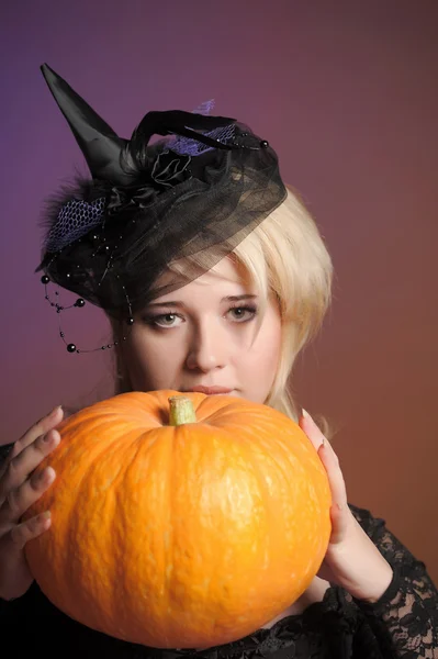 Portrét roztomilá čarodějnice s kloboukem — Stock fotografie