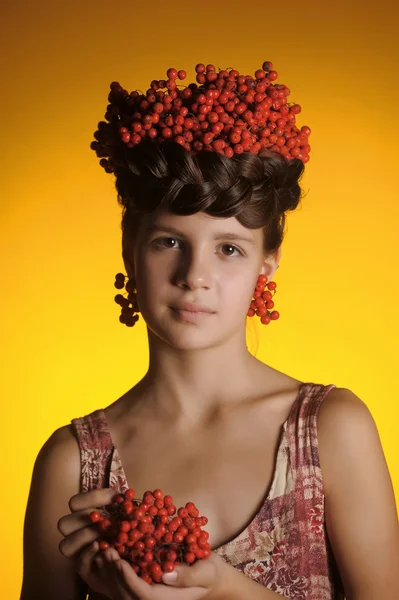 Дівчина-підліток з пучками в її волоссі попіл — стокове фото