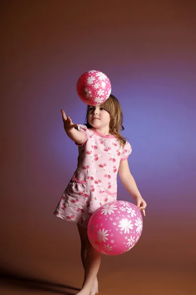 Petite fille avec des ballons — Photo