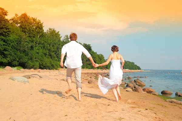 Fiatal romantikus pár séták — Stock Fotó