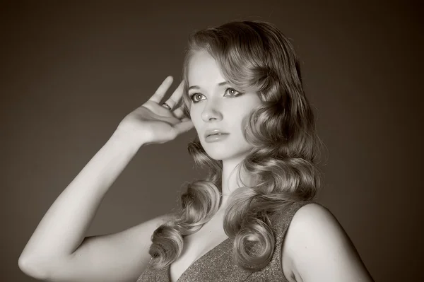 Piękna Młoda blondynka w stylu retro Zdjęcia — Zdjęcie stockowe