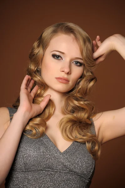 En vacker ung blondin i retro stil Foto — Stockfoto