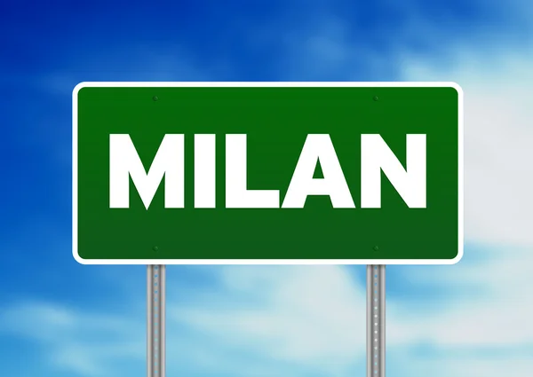 Zielony znak drogowy - Mediolan, Włochy — Zdjęcie stockowe