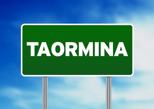 Зелений дорожній знак - Таорміна, Італія — стокове фото