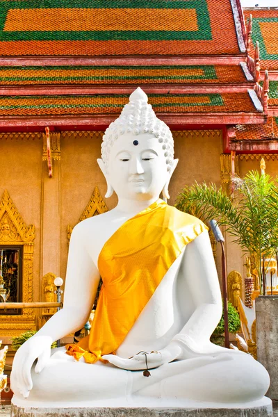 白い仏陀像 — ストック写真