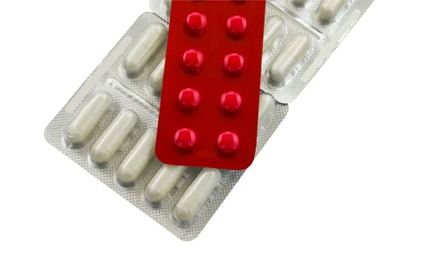 白と赤の白い背景の上の錠剤のパッキング — ストック写真