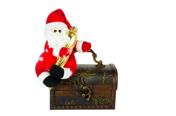 Santa klaus zittend op een antiquair borst — Stockfoto