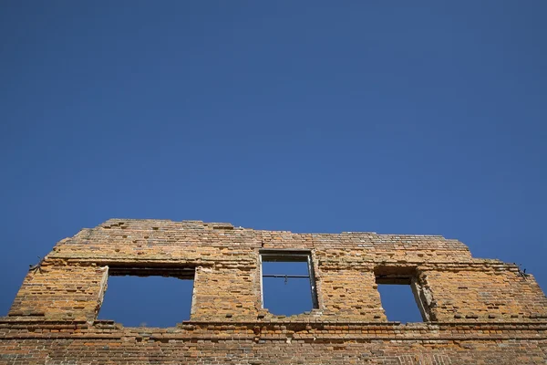 Grunge mur de briques avec fenêtre vide — Photo