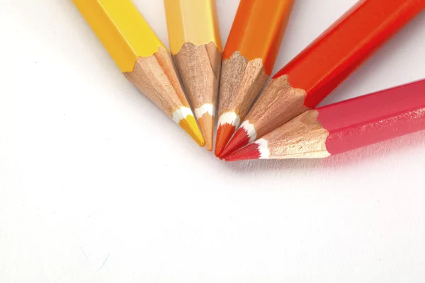 Rode en gele potloden — Stockfoto