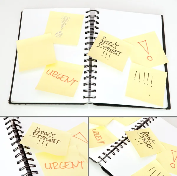Gelbe Notiz klebt am Tagebuch — Stockfoto