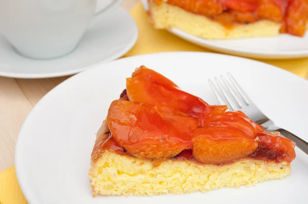 Kuchen mit Aprikosen — Stockfoto