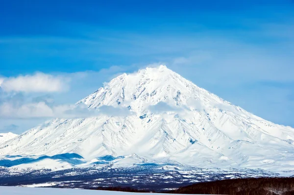 Piękny wulkan w zimie — Zdjęcie stockowe