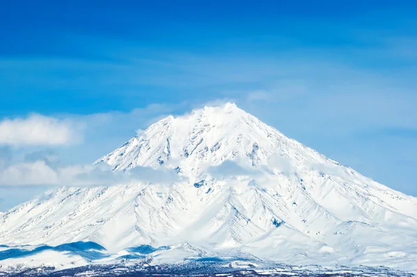 Schöner Vulkan im Winter — Stockfoto