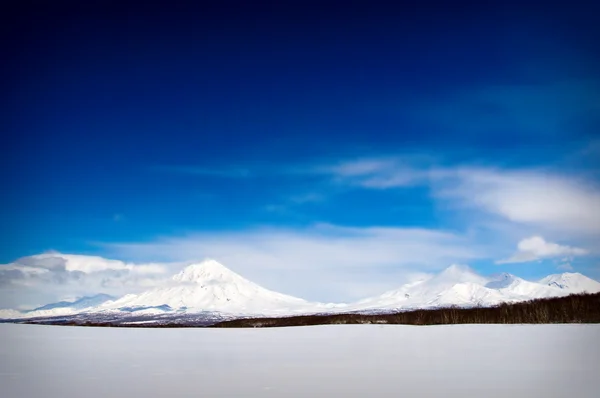 Télen gyönyörű vulkán — Stock Fotó