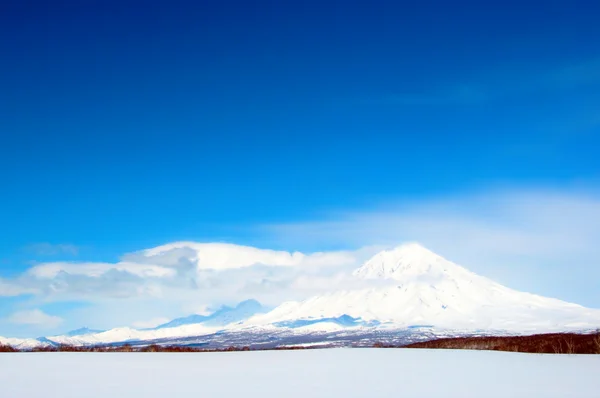 在冬天的美丽火山 — 图库照片